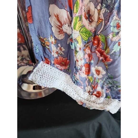 D&Y Flower Kimono. 100% Viscose.  One Size Fits Most. Good Condition - Picture 3 of 7